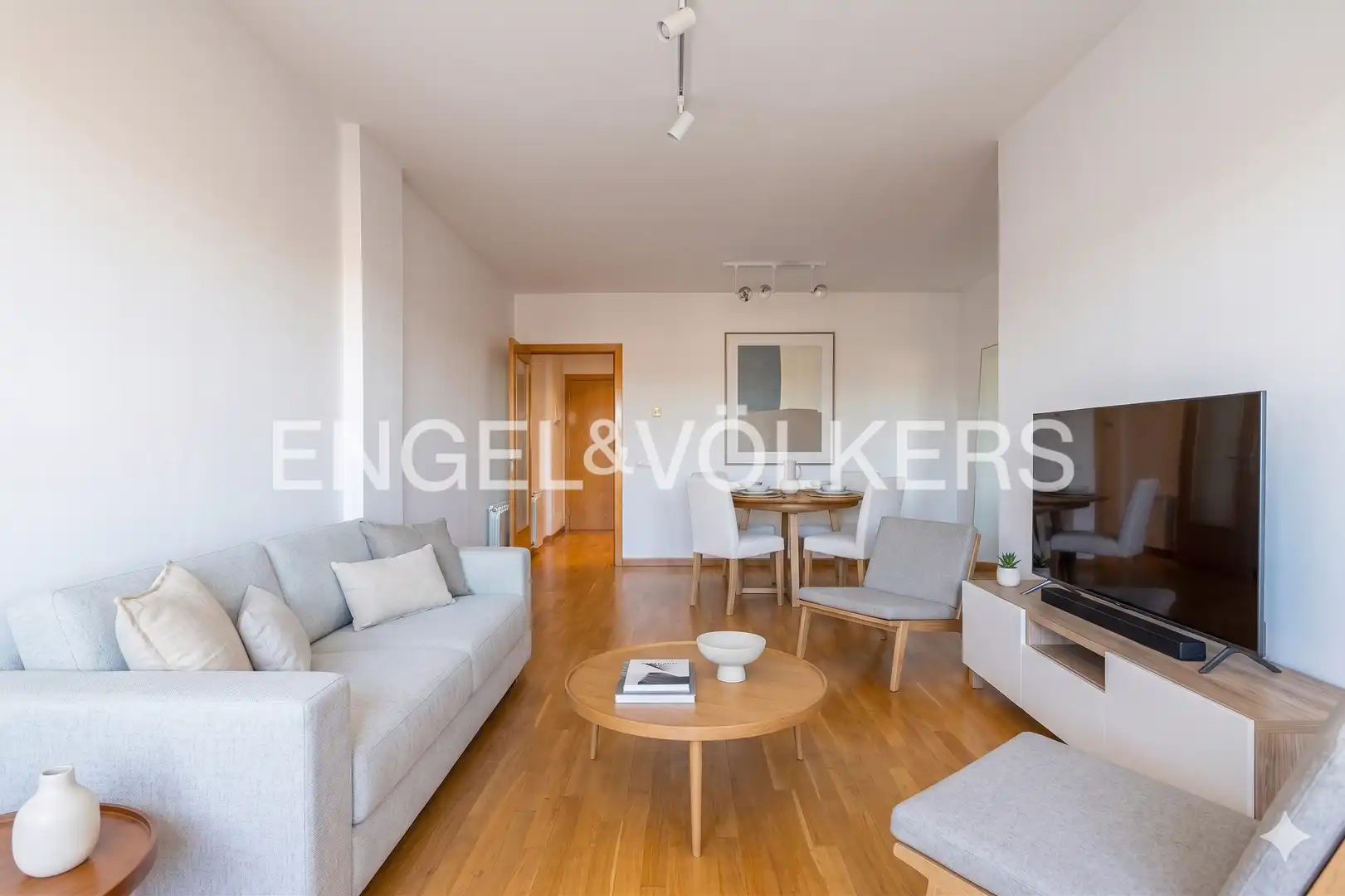 Living room of Flat for sale in Sant Cugat del Vallès  with Heating, Private garden and Parquet flooring