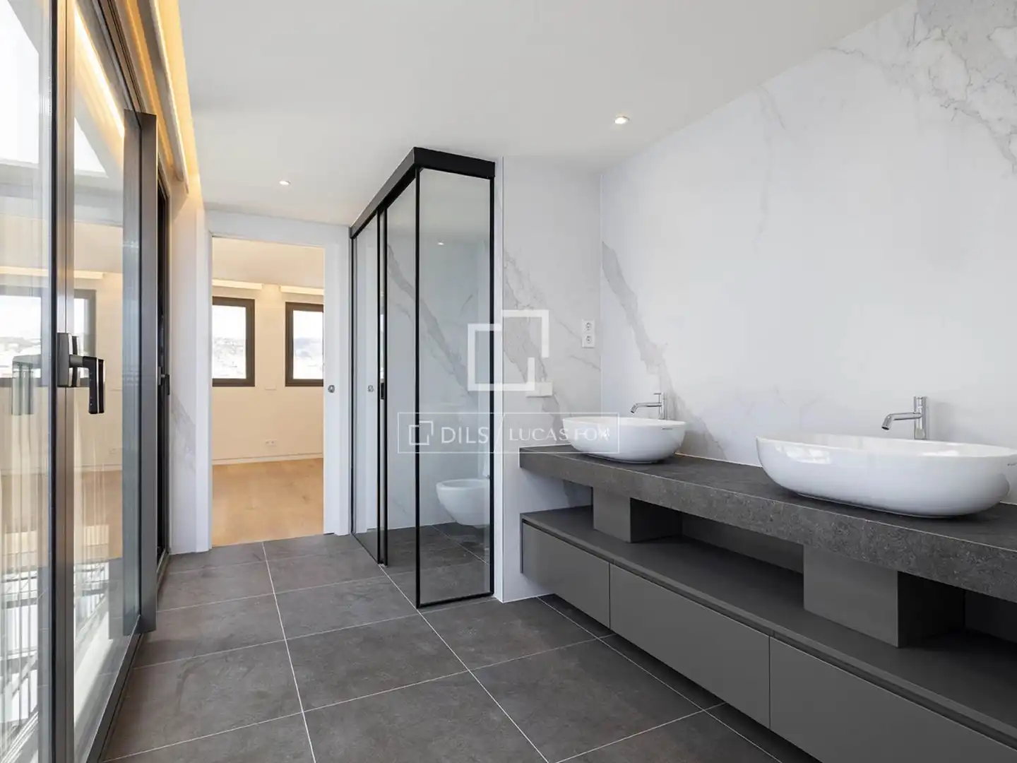 Bathroom of Attic for sale in Barcelona  with Air Conditioner, Terrace and Swimming Pool