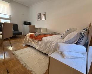 Dormitori de Apartament per a compartir en Leganés amb Moblat, Forn i Rentadora