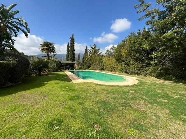 Piscina de Finca rústica en venta en Ojén con Aire acondicionado, Calefacción y Jardín privado