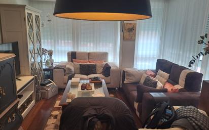 Wohnzimmer von Wohnung zum verkauf in Castro-Urdiales mit Balkon