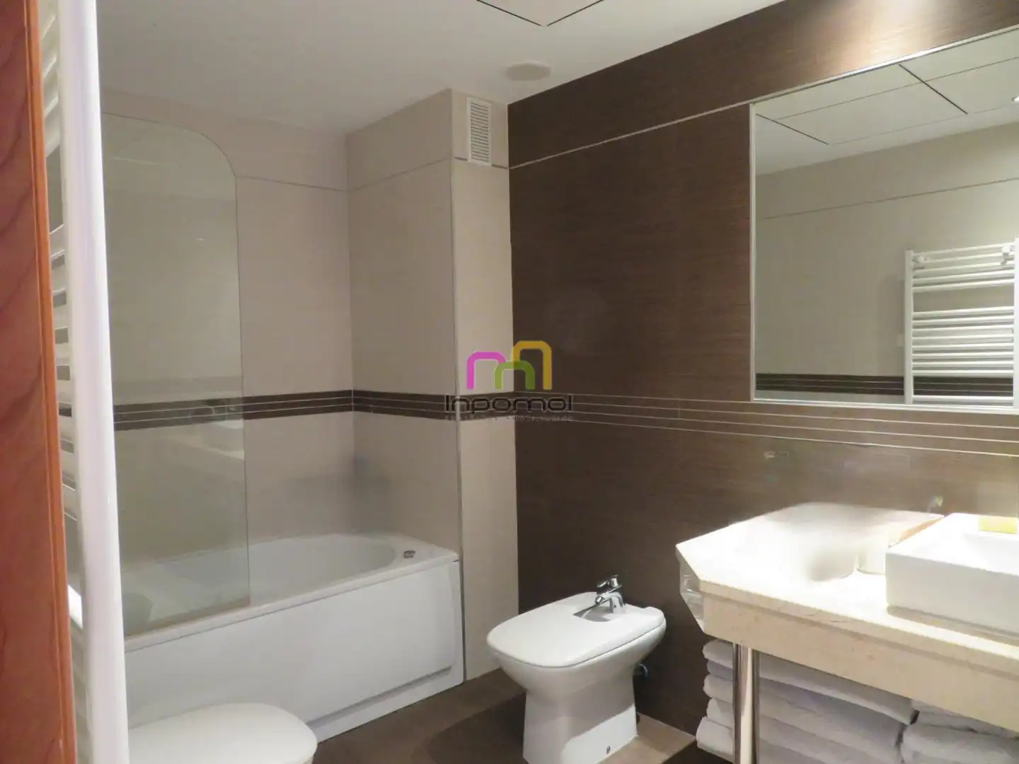 Badezimmer von Wohnungen zum Verkauf in Badajoz mit Klimaanlage, Privatgarten und Parkett