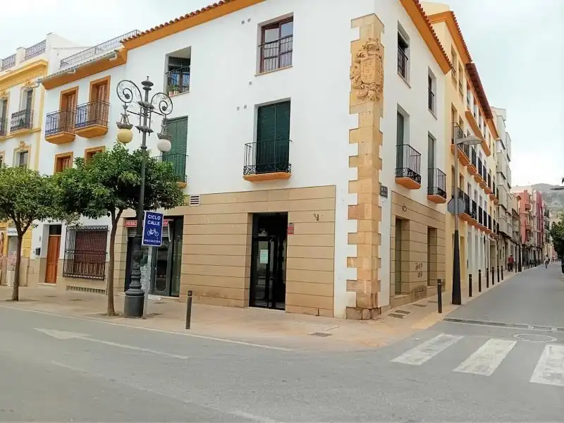 Local comercial de lloguer a Lorca Ciudad