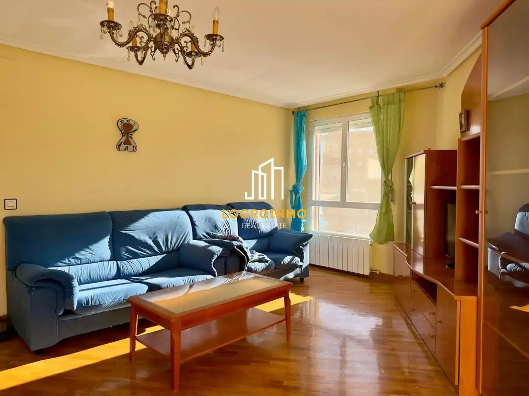 Sala de estar de Piso en venta en Villamediana de Iregua con Calefacción y Amueblado
