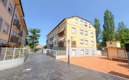 Vista exterior de Pis en venda en Collado Villalba amb Calefacció, Traster i Balcó
