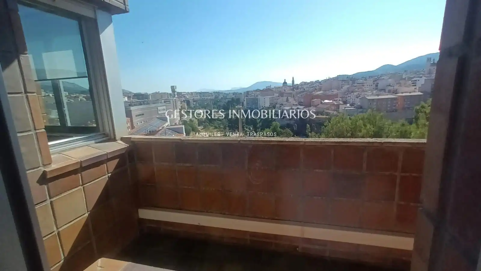 Vista exterior de Dúplex en venta en Alcoy / Alcoi con Calefacción, Terraza y Trastero