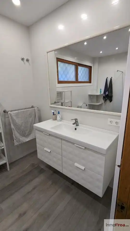 Badezimmer von Haus oder Chalet zur Miete in Riba-roja de Túria mit Klimaanlage, Heizung und Privatgarten