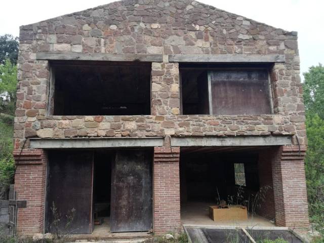 Edificio en Venta en Rellinars