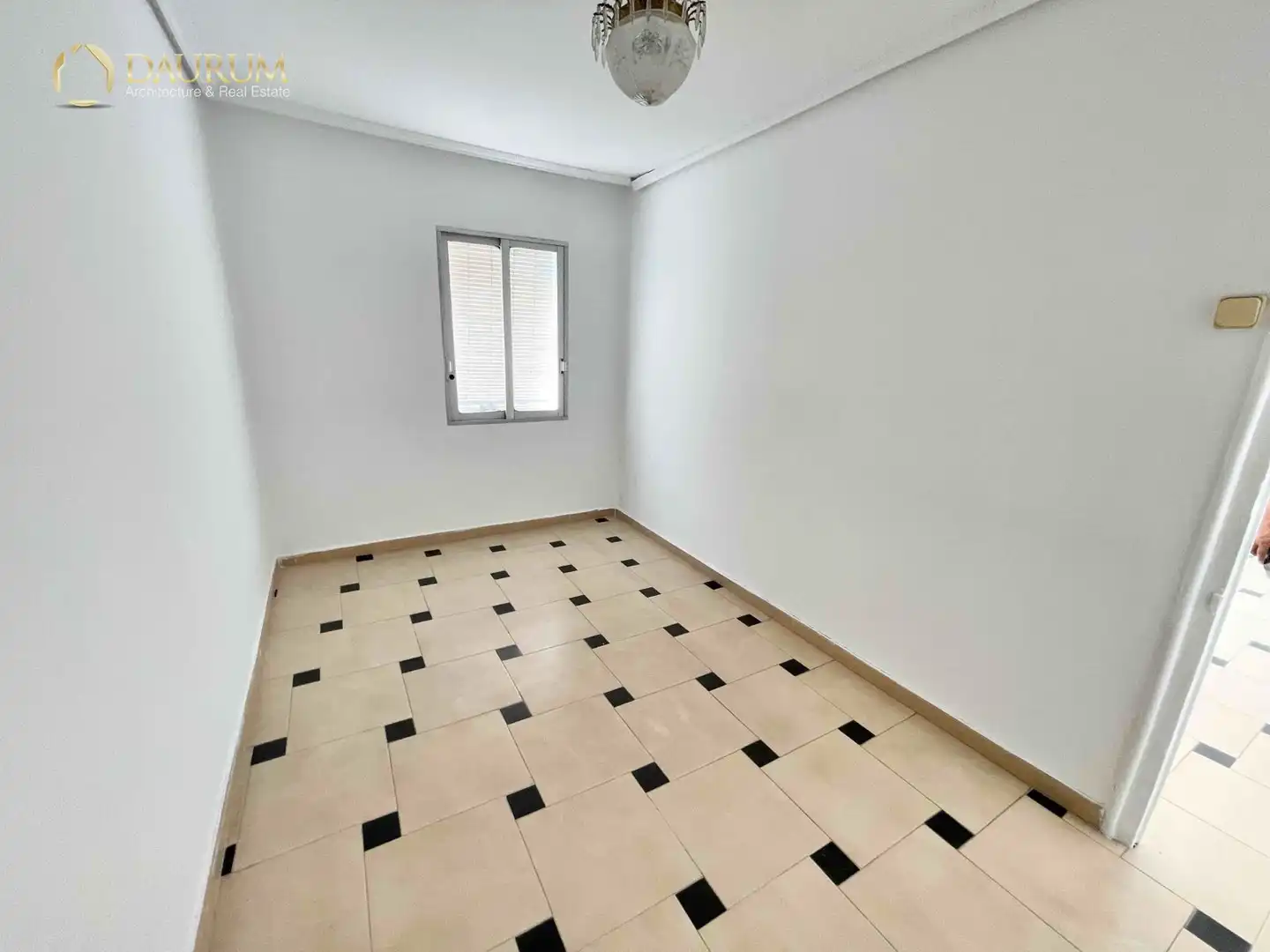 Bedroom of Flat for sale in Valencia  with Terrace and Storage room