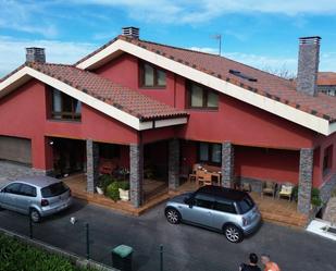 Vista exterior de Casa o xalet en venda en Gijón  amb Terrassa i Piscina