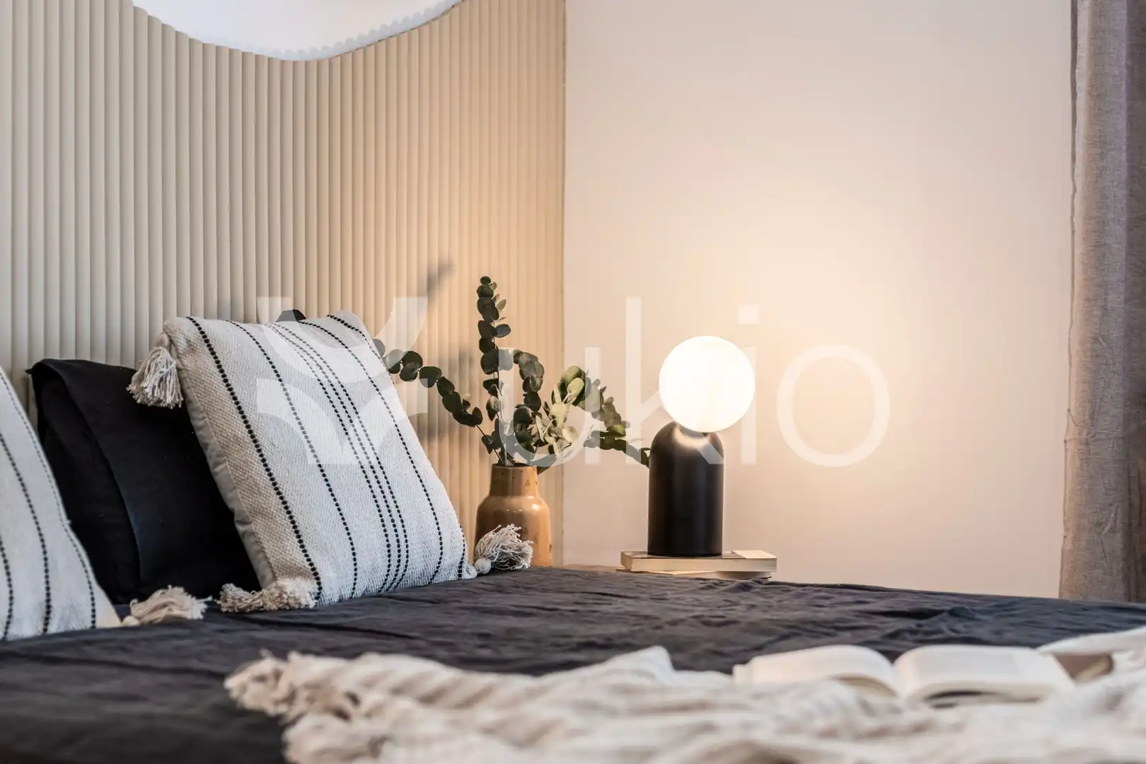 Dormitori de Apartament de lloguer en Madrid amb Aire condicionat, Moblat i Forn