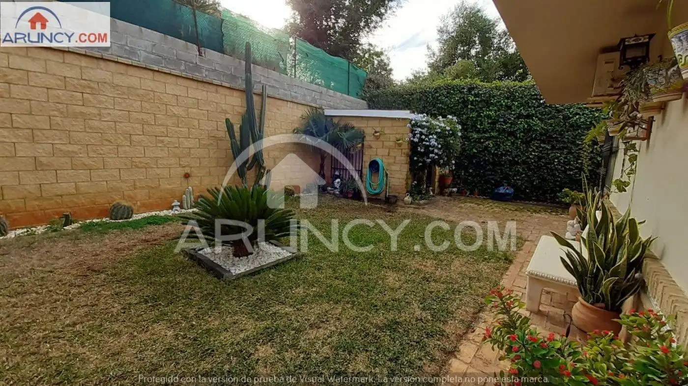 Jardí de Casa o xalet en venda en Alcalá de Guadaira amb Aire condicionat, Calefacció i Jardí privat