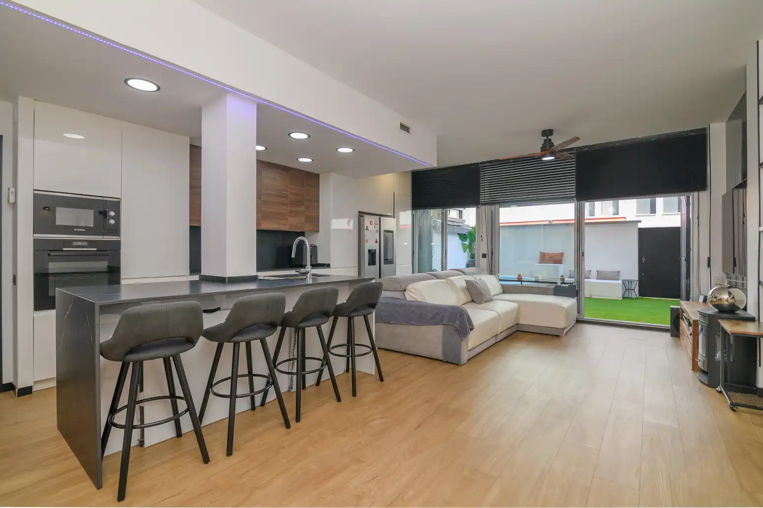 Living room of Flat for sale in Viladecans  with Air Conditioner, Heating and Private garden
