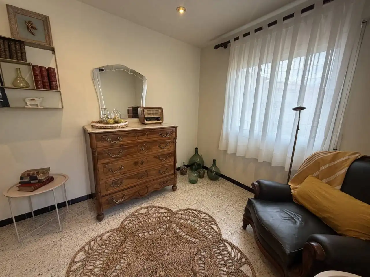 Dormitori de Casa o xalet en venda en Tortellà amb Jardí privat i Moblat