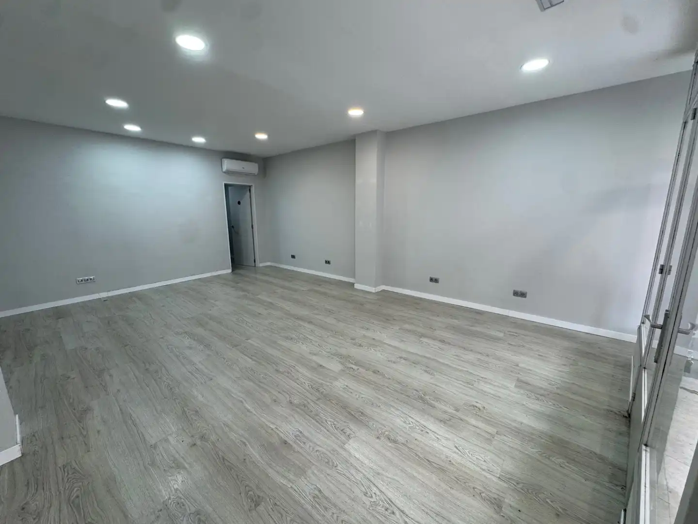 Business premises to rent in Carrer de Lluís Carulla 39, imagen 5