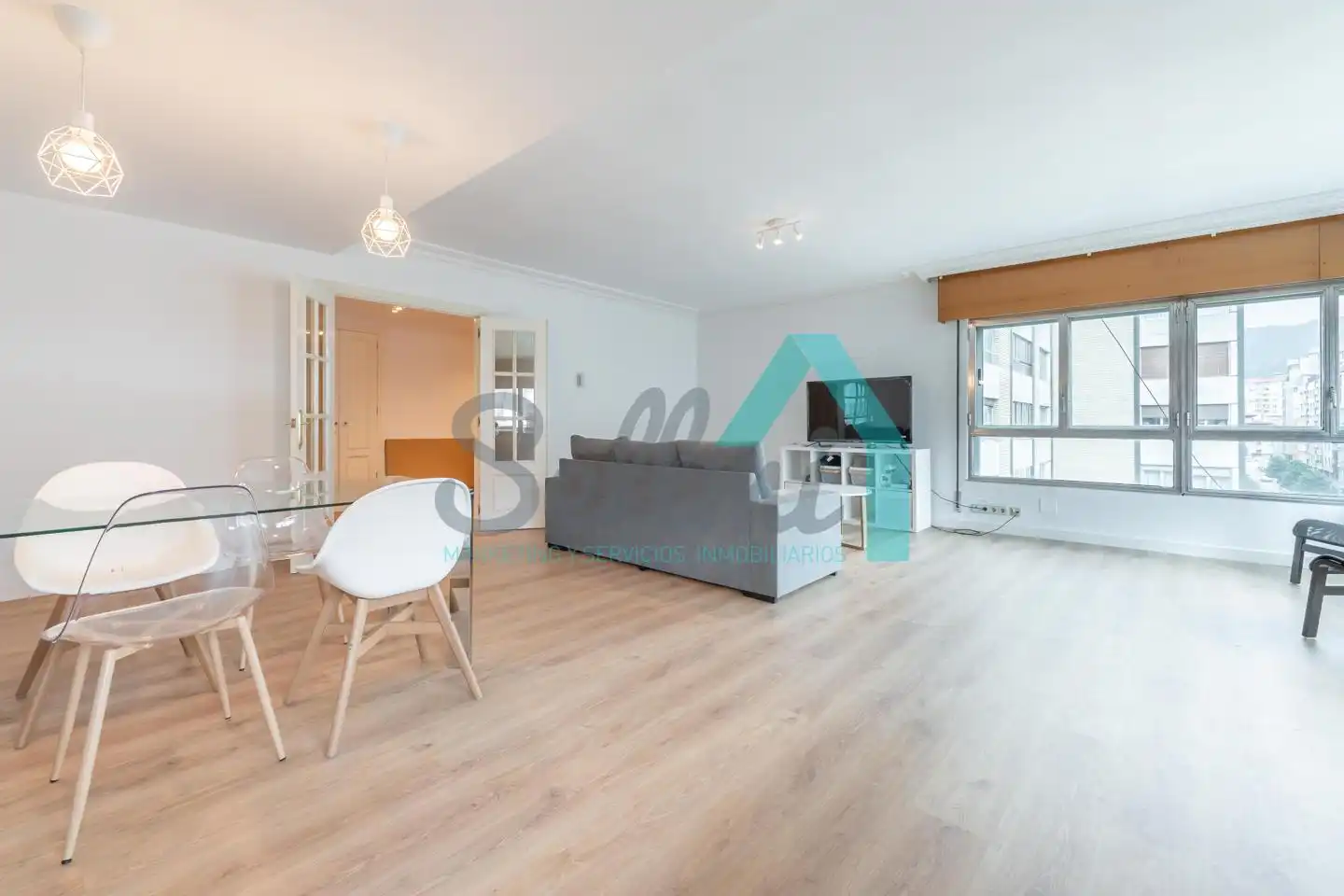 Wohnzimmer von Wohnung zur Miete in Oviedo  mit Heizung, Parkett und Terrasse