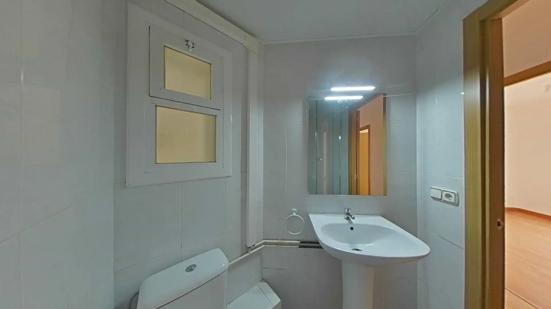 Bathroom of Flat for sale in Terrassa  with Heating