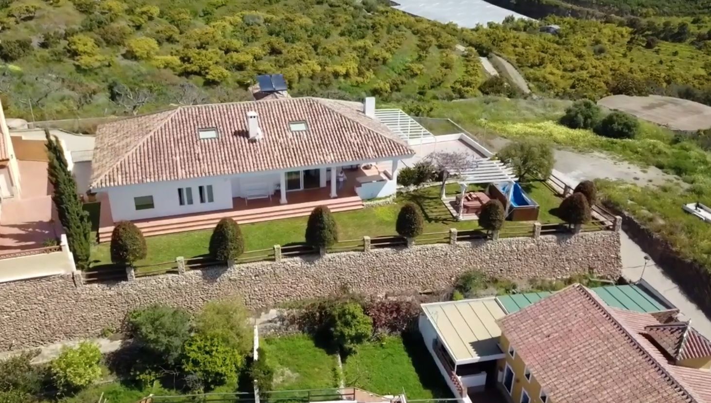 Vista exterior de Casa o xalet en venda en Torrox amb Aire condicionat, Jardí privat i Traster