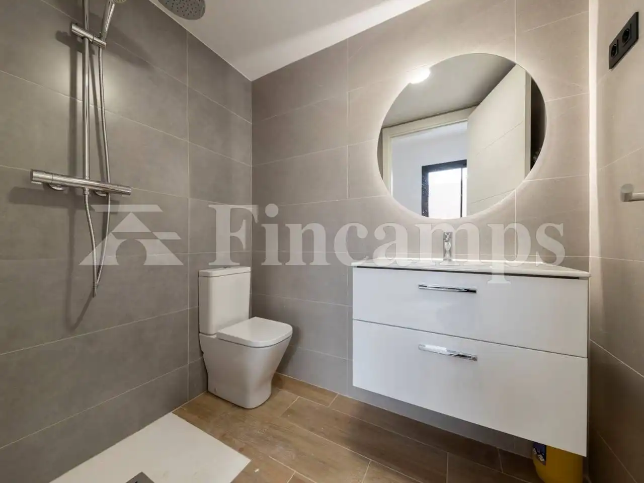 Bathroom of Flat for rent in Sabadell  with Air Conditioner, Heating and Storage room