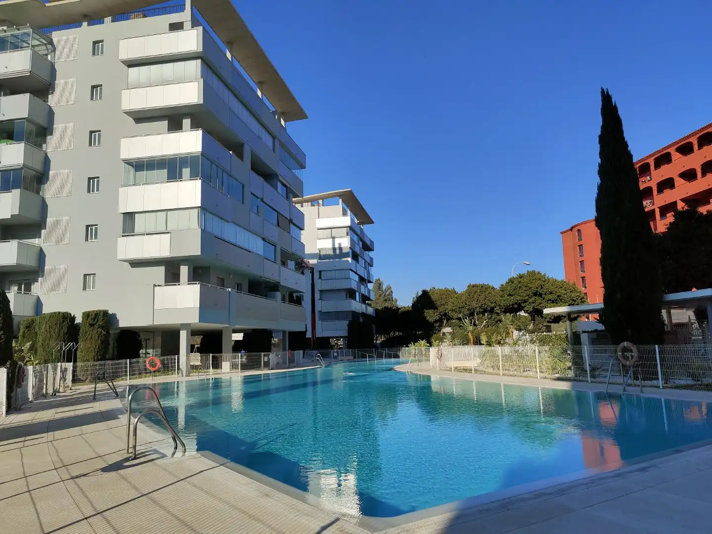 Piscina de Ático en venta en Fuengirola con Aire acondicionado y Terraza