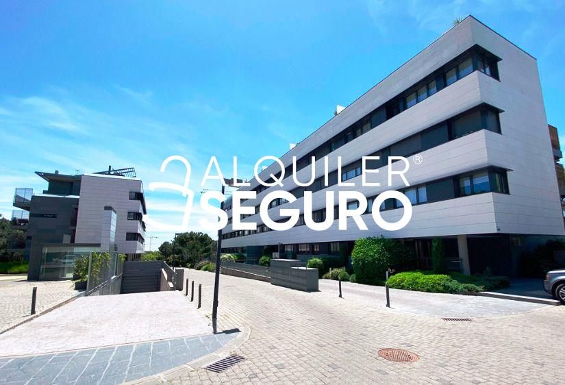 Exterior view of Flat to rent in Majadahonda  with Air Conditioner, Heating and Storage room