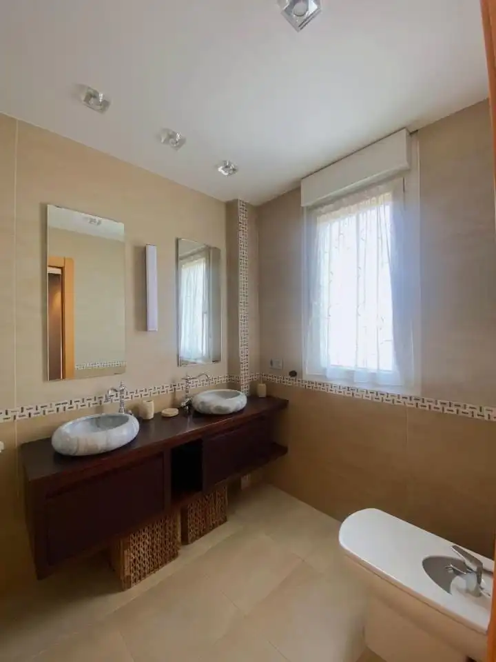 Baño de Piso en venta en León Capital  con Calefacción, Terraza y Trastero