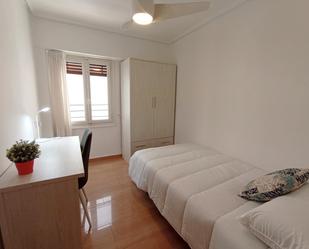 Bedroom of Flat to share in  Valencia Capital  with Furnished