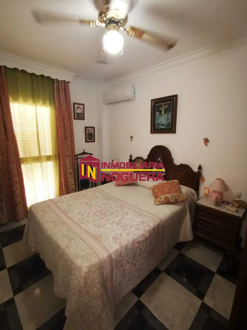 Dormitori de Casa o xalet en venda en Écija amb Aire condicionat i Moblat