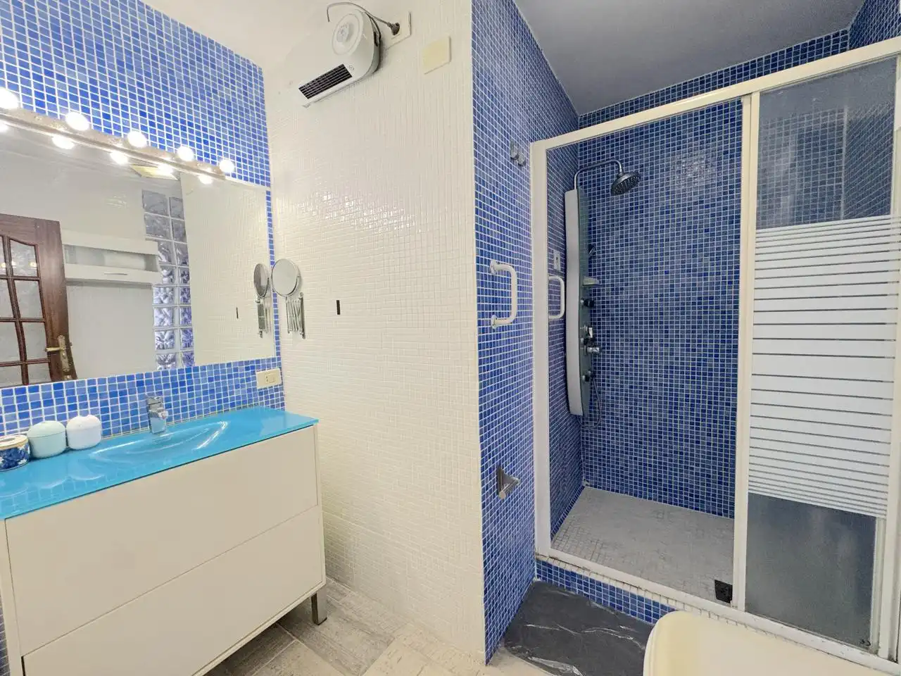 Bany de Casa o xalet en venda en La Orotava amb Jardí privat, Terrassa i Piscina