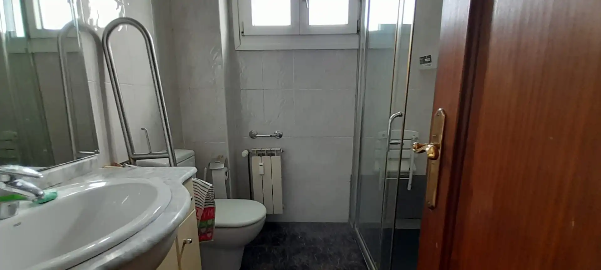 Bathroom of Flat for sale in Bilbao   with Heating, Furnished and Oven