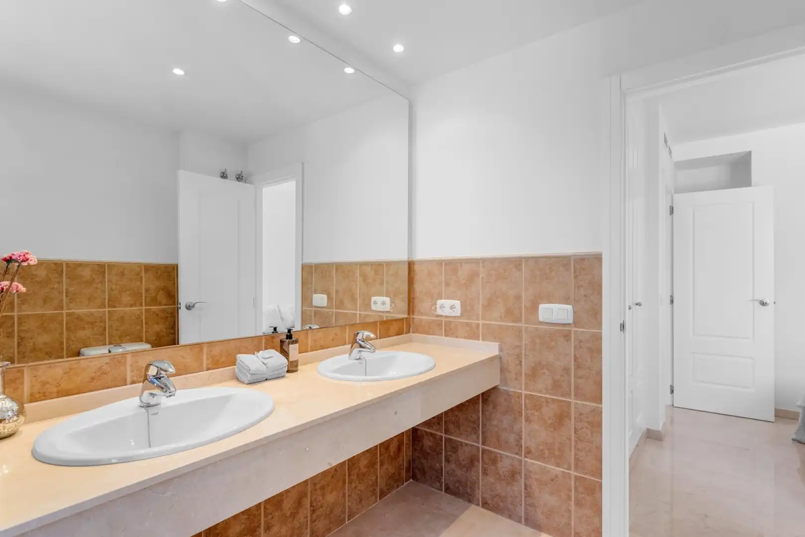 Bathroom of Flat for sale in Finestrat  with Storage room, Swimming Pool and Community pool