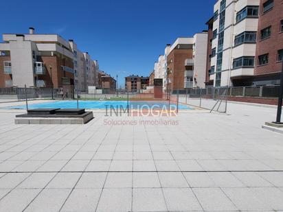 Piscina de Pis en venda en Ávila Capital amb Calefacció, Terrassa i Traster