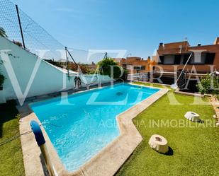 Piscina de Casa adosada en venda en  Toledo Capital amb Aire condicionat, Calefacció i Jardí privat