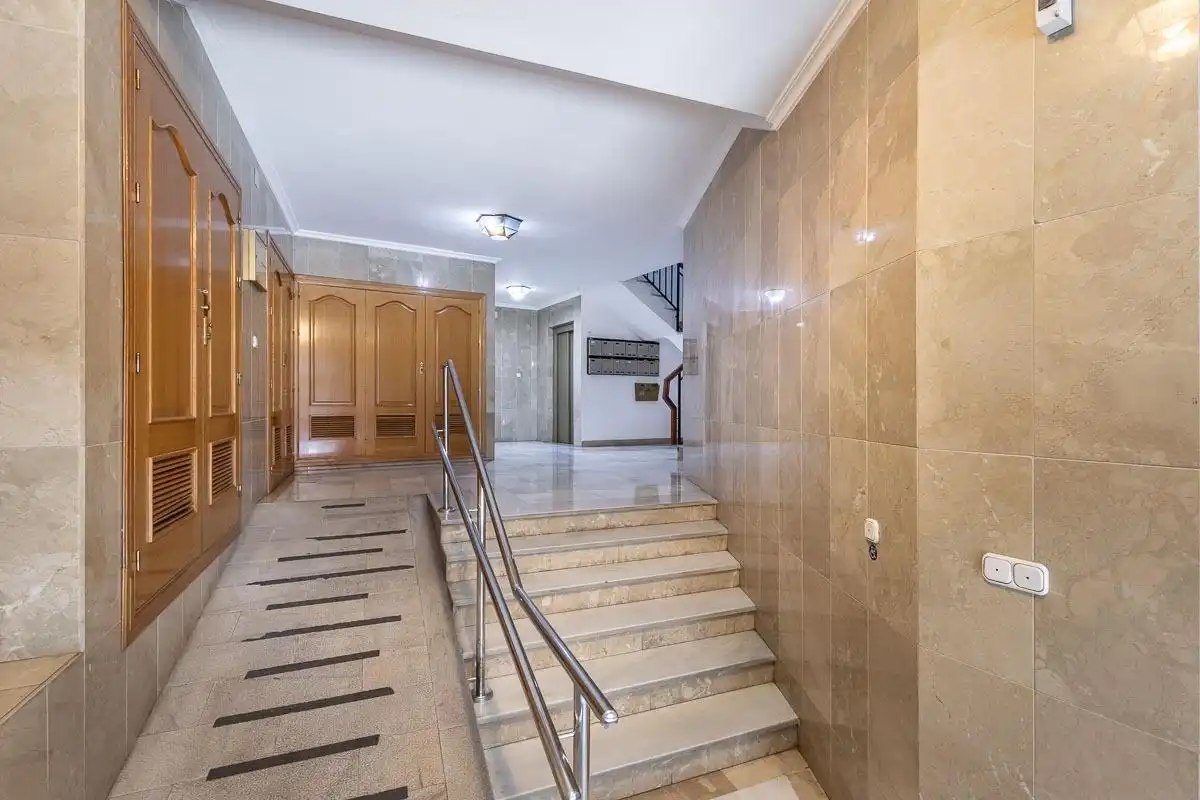 Flat for sale in Granada  with Air Conditioner, Heating and Alarm