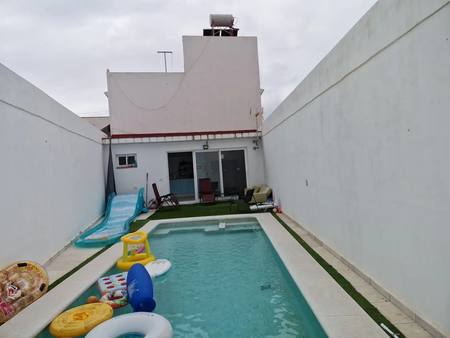 Piscina de Casa o xalet en venda en La Línea de la Concepción