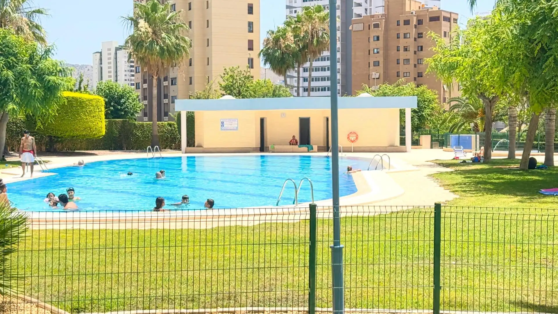 Swimming pool of Flat for sale in Benidorm  with Air Conditioner, Furnished and Community pool