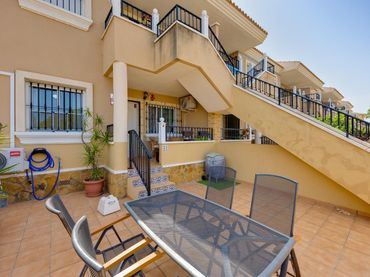Bungalow con piscina en venta en Calle GUADIANA 3