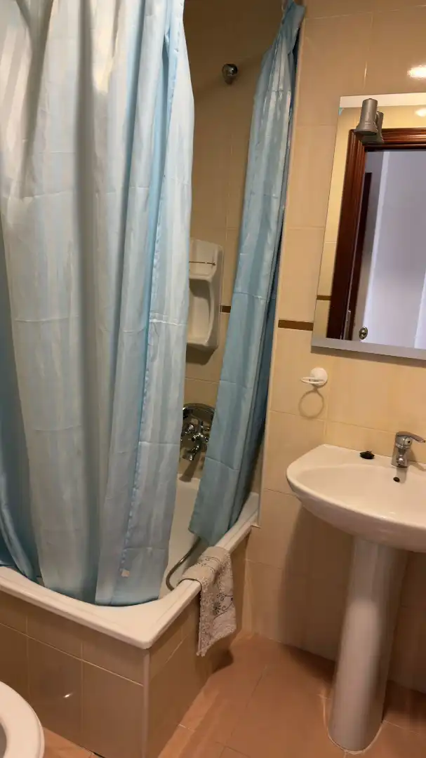 Badezimmer von Wohnung zur Miete in Granada mit Heizung, Privatgarten und Möbliert