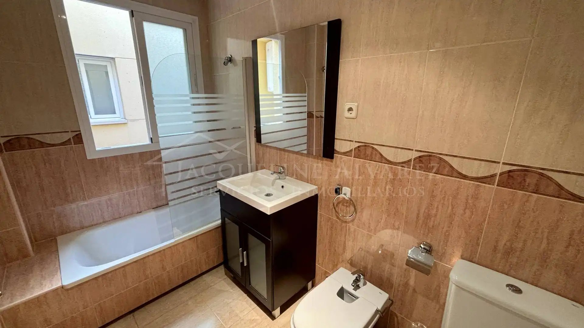 Baño de Piso en venta en Ugena con Calefacción, Amueblado y Balcón