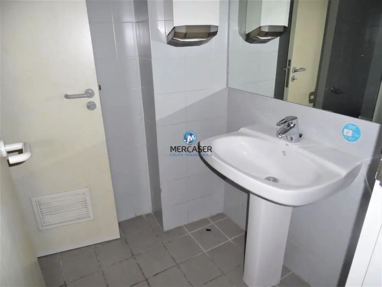 Badezimmer von Geschaftsraum zur Miete in Coslada
