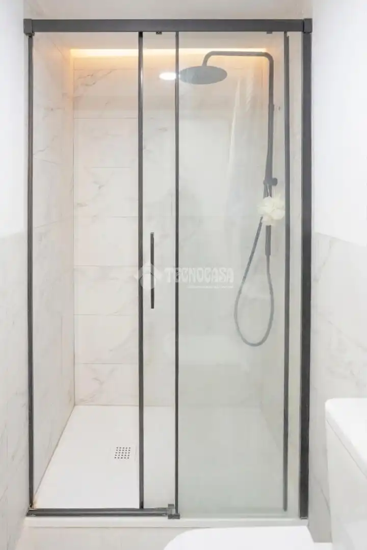 Bathroom of Flat for sale in Madrid  with Heating and Parquet flooring