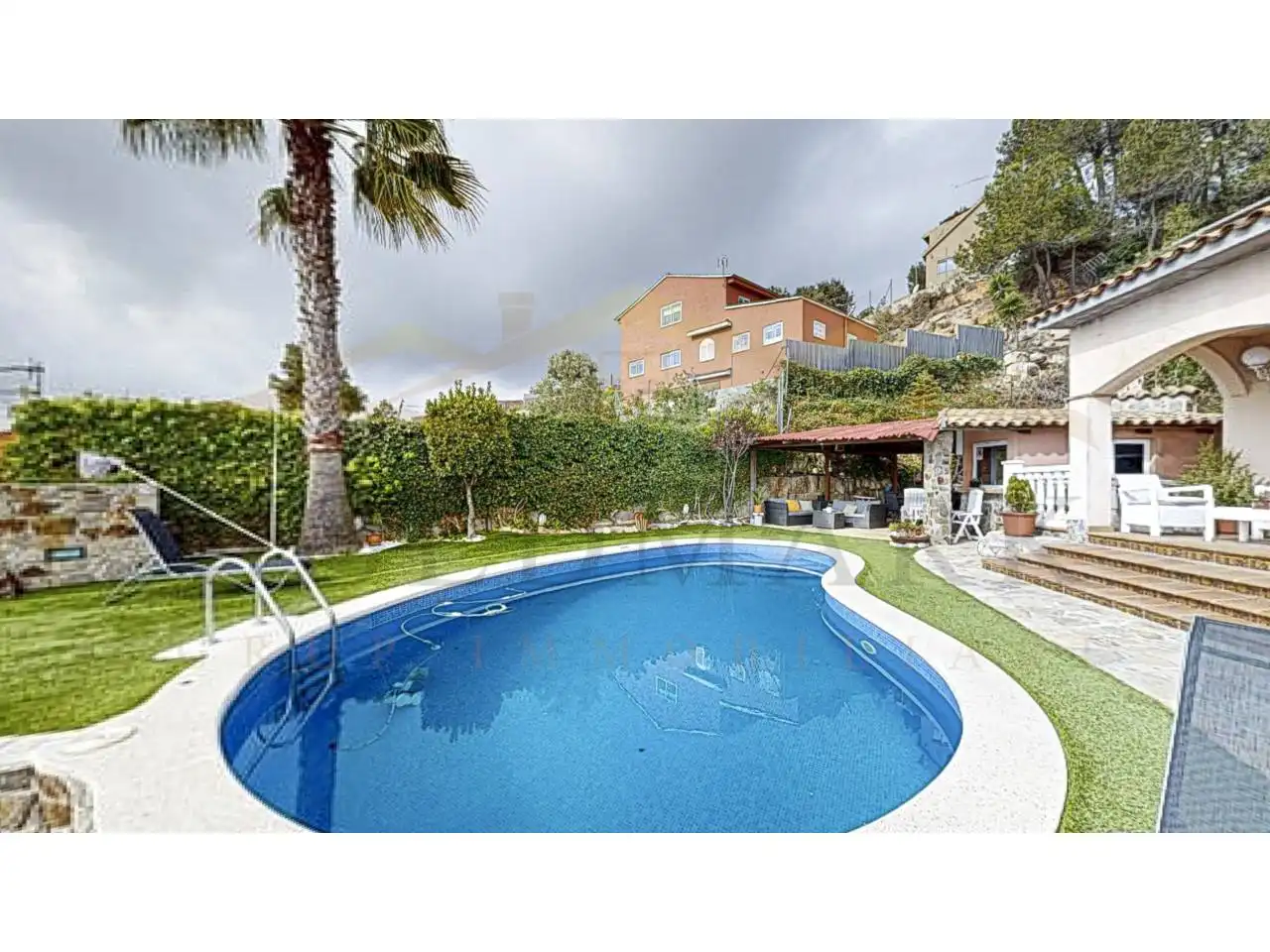 Piscina de Casa o xalet en venda en Corbera de Llobregat amb Aire condicionat, Calefacció i Jardí privat