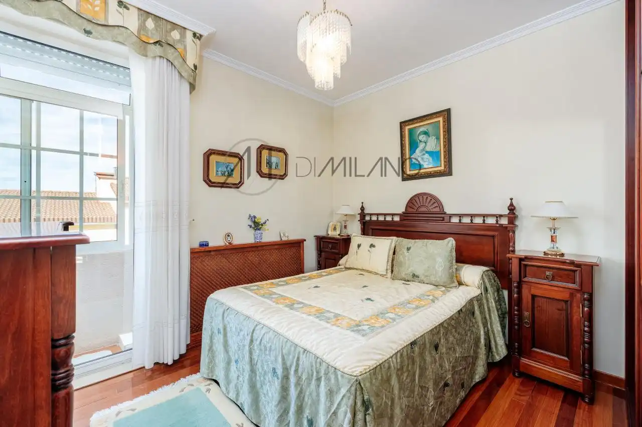 Habitación de Casa adosada en venta en Vigo  con Calefacción, Jardín privado y Parquet