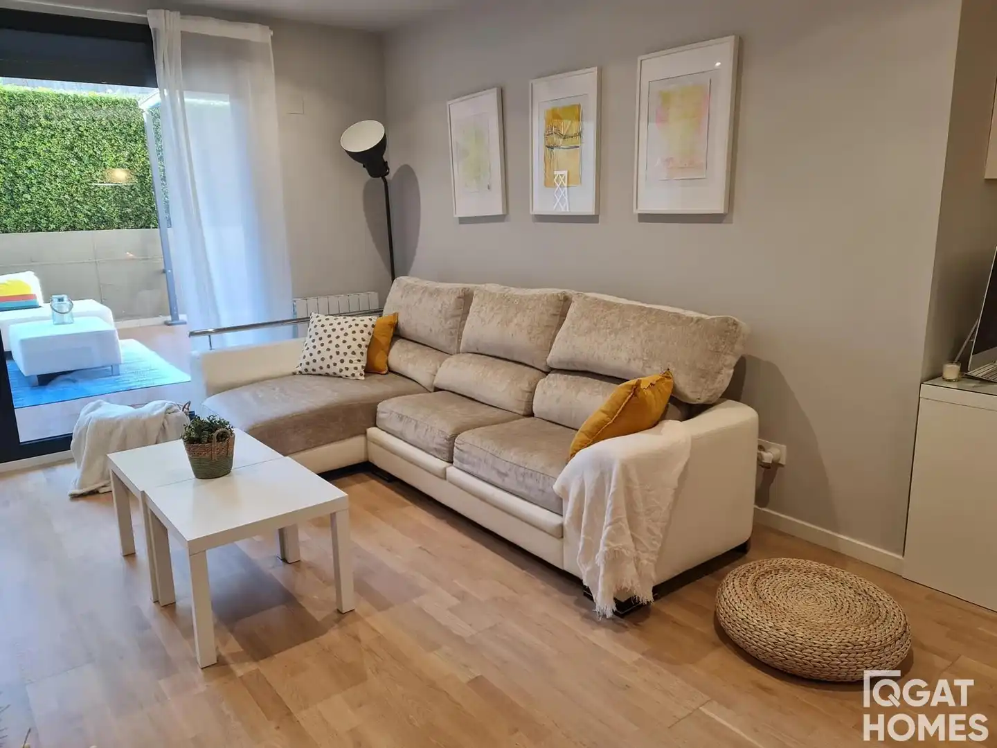 Sala d'estar de Pis de lloguer en Sant Cugat del Vallès amb Aire condicionat, Jardí privat i Terrassa