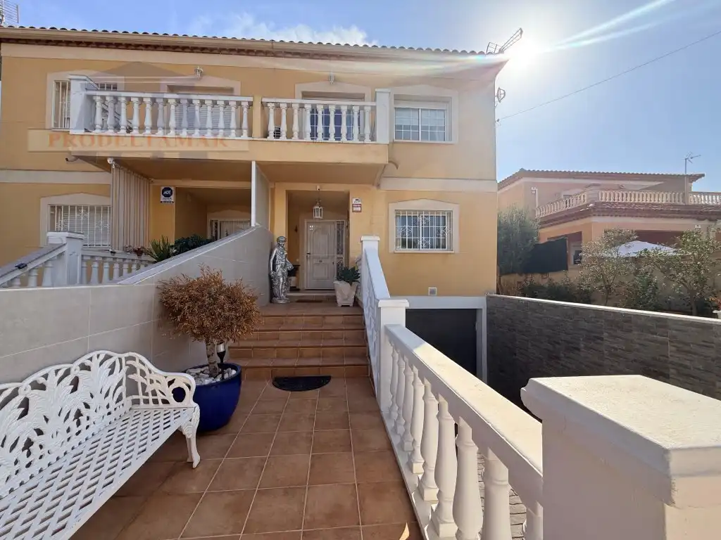 Casa aparellada en venda a Avenida Paris De, imagen 2