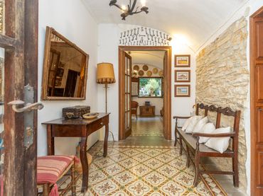 Casa rústica amb balcó en venda a Begur pueblo