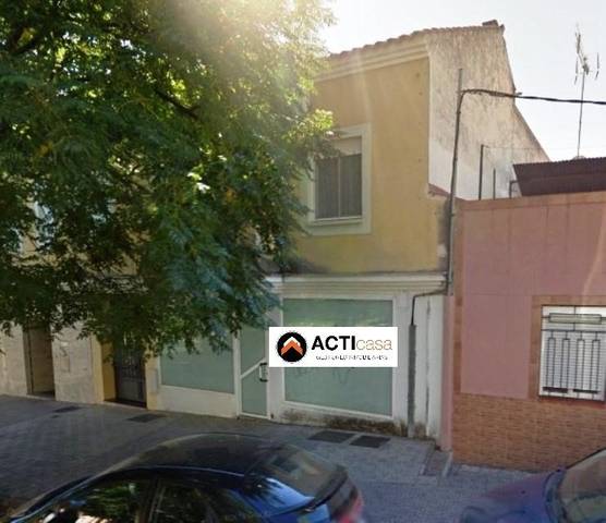 Local comercial en Venta en Calle Gurugú en La Estación