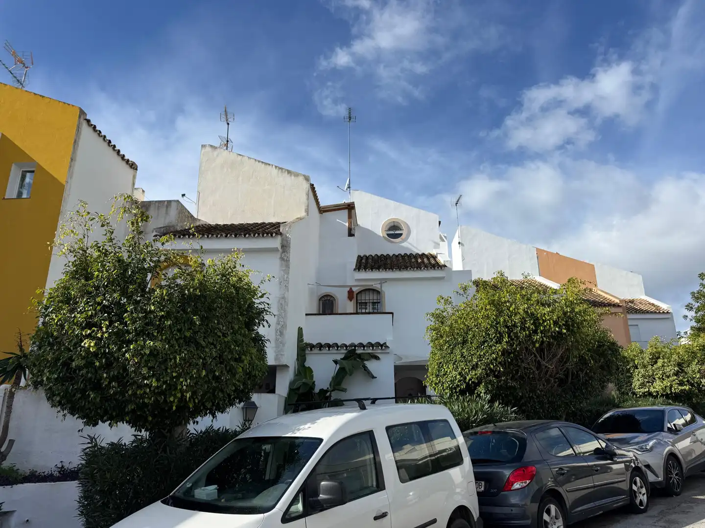 Exterior view of Detached homes for sale in Marbella  with Terrace, Swimming Pool and Community pool