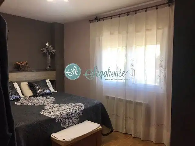 Bedroom of Flat for sale in Santa María la Real de Nieva  with Parquet flooring, Terrace and Storage room