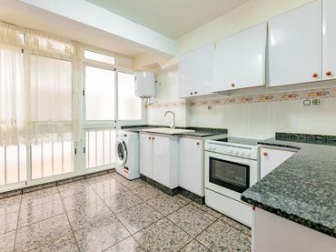 Apartamento con balcón en venta en CABAÑAL 12